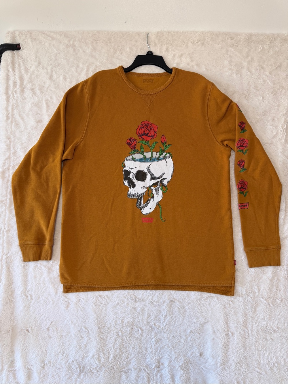 Levi's Women’s Mustard Yellow Skull Roses Graphic Crewneck Sweatshirt XL